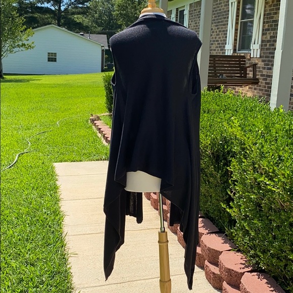 Newport News Women’s Long Black Vest - Picture 4 of 4